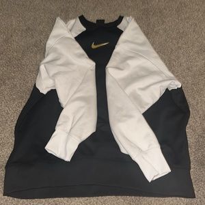 Like NEW! Nike crew neck